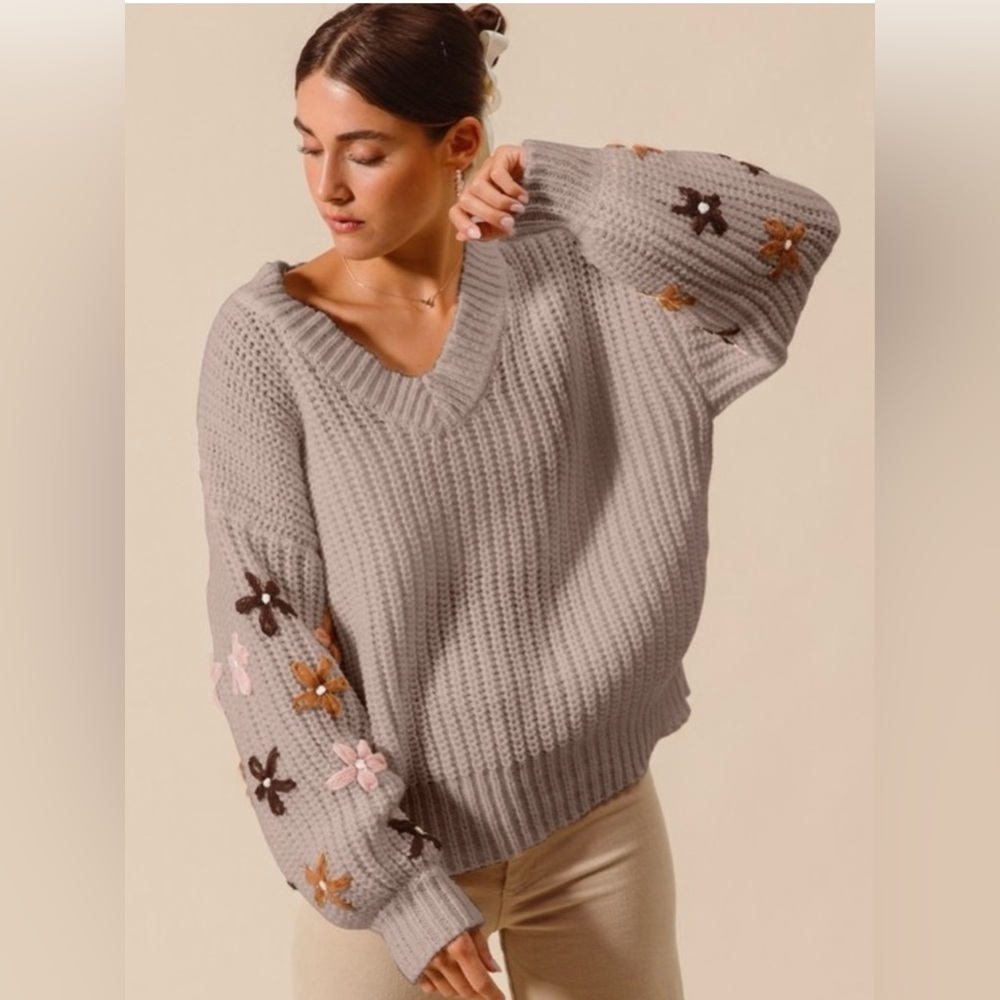 NWT Taupe Cable Knit V Neck Floral Embroidered Bubble Sleeve Size Medium